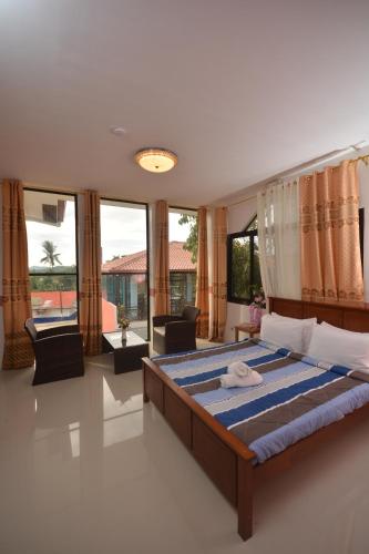 White Summerville Tourist Inn in Busuanga