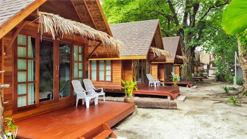 Lipe Beach Resort Ideally located in the Sunrise Beach area, Lipe Beach Resort promises a relaxing and wonderful visit. The property offers a high standard of service and amenities to suit the individual needs of all t