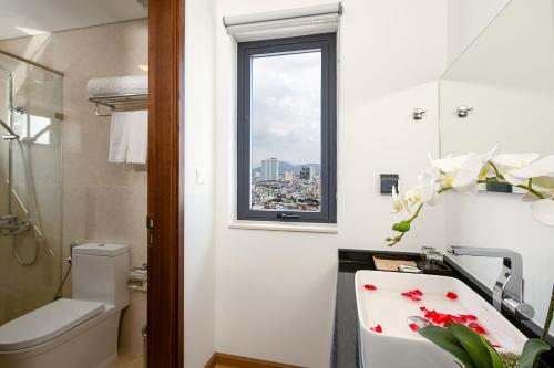 Superior Double Room with City View image 1