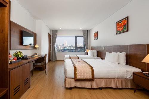 Executive Triple Room image 7