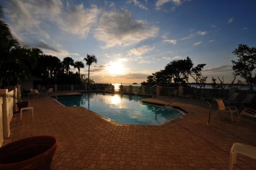 Swimming pool, Bay View Tower 237 Sanibel Harbour Resort near Port Sanibel Marina