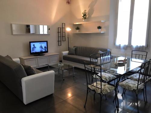 

SUPERIOR LEVEL SUITES "MARCO