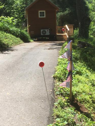 Lilac Cottage - Tiny Home-No Pets 