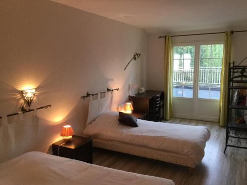 1 double bed, 1 twin bed