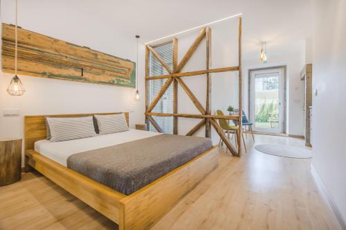  LX Under The Bridge in Lissabon