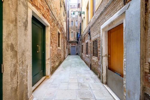 The Lion's House APT2 - image 5