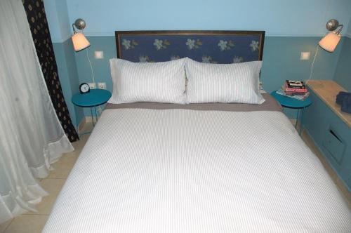  Blue apartment close to Port & Center in Patras