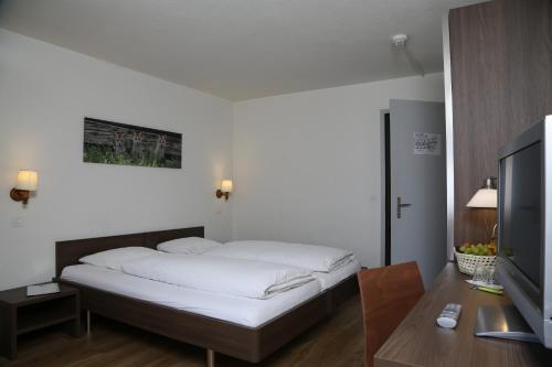2 twin beds