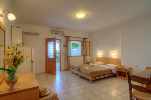 Adonis Hotel - image 3