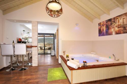 Pezsgőfürdő, Noa'm Bagalil in Pki'in