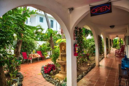 Coconut Palms Inn - image 14