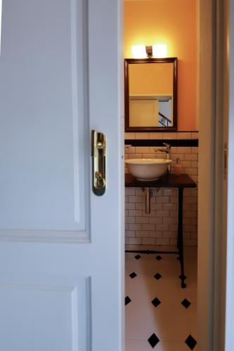 Double Room with Private External Bathroom image 4