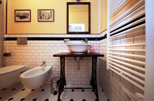 Double Room with Private External Bathroom image 3