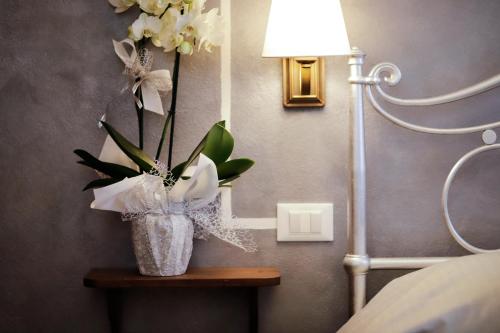 Standard Double Room with Shared Bathroom image 5