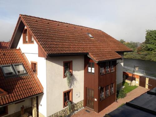 River Side Holiday Home near Besenova - Accommodation - Ivachnová