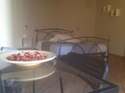 1 king bed, 1 sofa bed