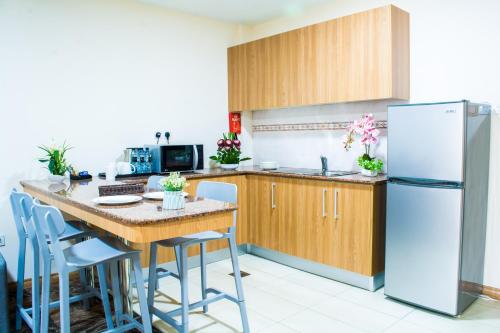 Executive Two-Bedroom Apartment image 8