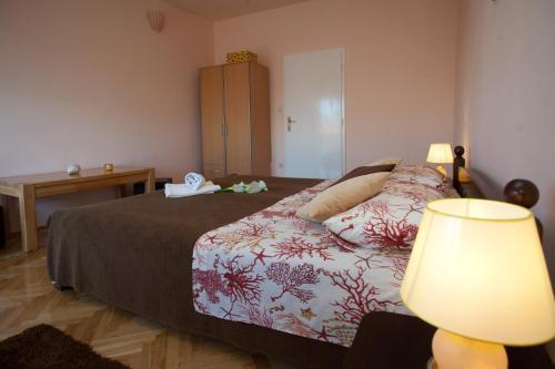 One-Bedroom Apartment with Terrace and Sea View -Roosewelt Street image 4
