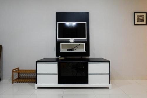 Apartment room in Strategic 2BR Apartment at Trillium Residence By Travelio