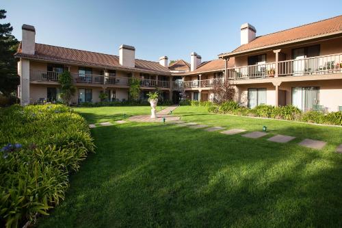 Half Moon Bay Lodge - image 14