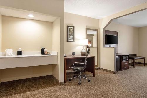 Comfort Suites Airport