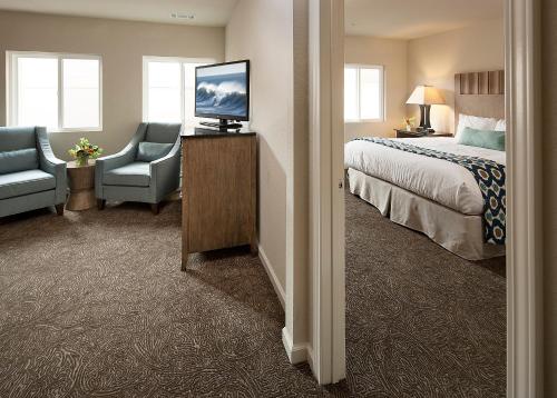 Cambria Landing Inn and Suites