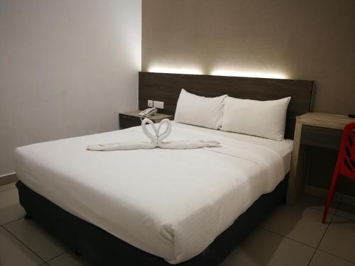 Hotel Alpha Ideally located in the Bukit Mertajam area, Hotel Alpha promises a relaxing and wonderful visit. Featuring a satisfying list of amenities, guests will find their stay at the property a comfortable one