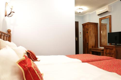 2 twin beds