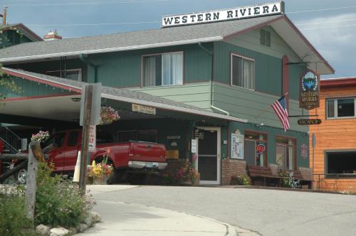 Western Riviera Lakeside Lodging