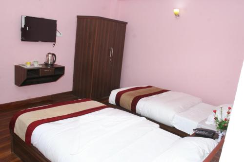2 twin beds