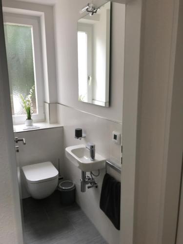 Villa 1912 269m von Unter den Eichen entfernt