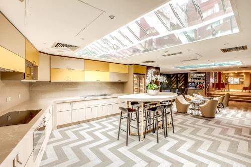Mercure Paris Arc de Triomphe Etoile - image 9