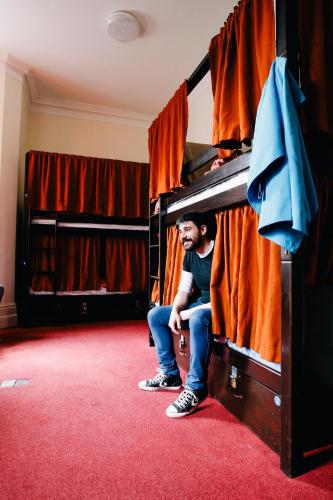 Palmers Lodge Swiss Cottage - image 10