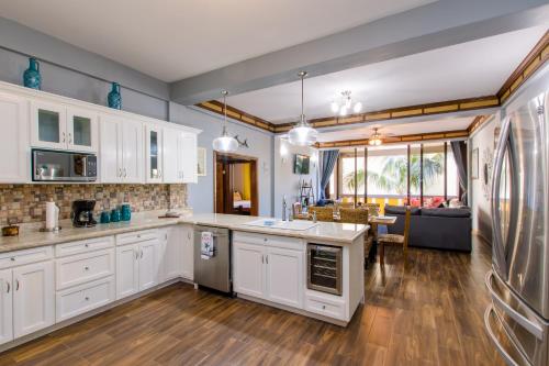 KhalKob's Estate in Placencia