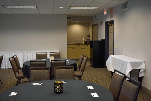 Country Inn & Suites by Radisson Northwood IA - image 8