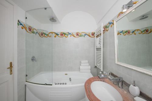 Superior Double Room with Sea View image 7
