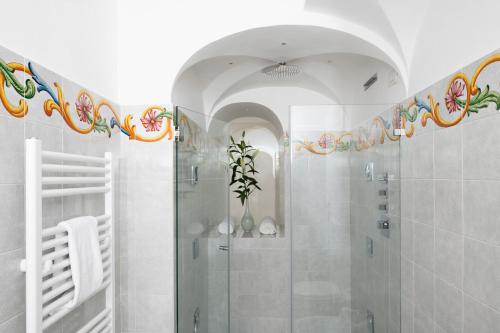 Double Room with Terrace and Hot Tub - Sea View image 3