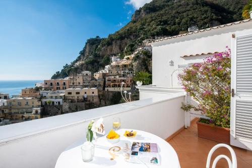 Superior Double Room with Sea View image 4