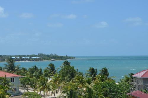 Équipements, KhalKob's Estate in Placencia