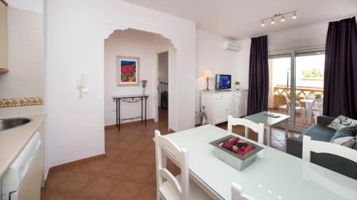 Leo Canela - image 14