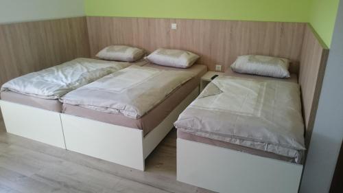  Sobe-Rooms Vukas in Lučko