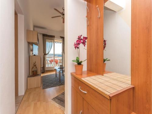  One-Bedroom Apartment in Posedarje in Posedarje