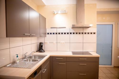 Konyha, Zythogite Appartement 8 personnes avec jardin, bbq in Tintigny