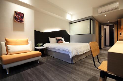 Superior Double Room with Balcony image 2