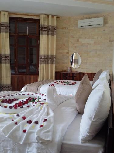 2 double beds