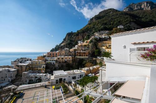 Standard Double Room with Sea View image 3