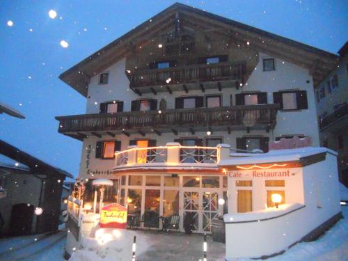 Ieeja, Hotel Trudnerhof im Naturpark Trudnerhorn in Trodena