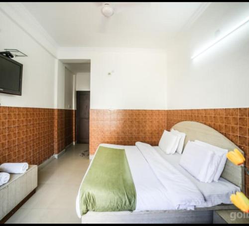 Hotel Today, Katra