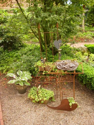 White Cottage Garden - image 3