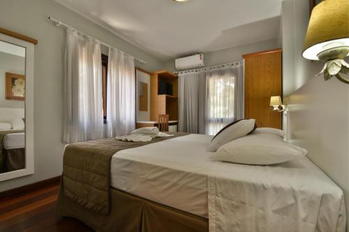 Hotel Pequeno Bosque Hotel Pequeno Bosque is conveniently located in the popular Gramado area. The hotel offers a wide range of amenities and perks to ensure you have a great time. Service-minded staff will welcome and gu
